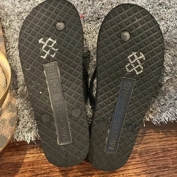 Michael Kors women’s flip-flops - Picture 4 of 10